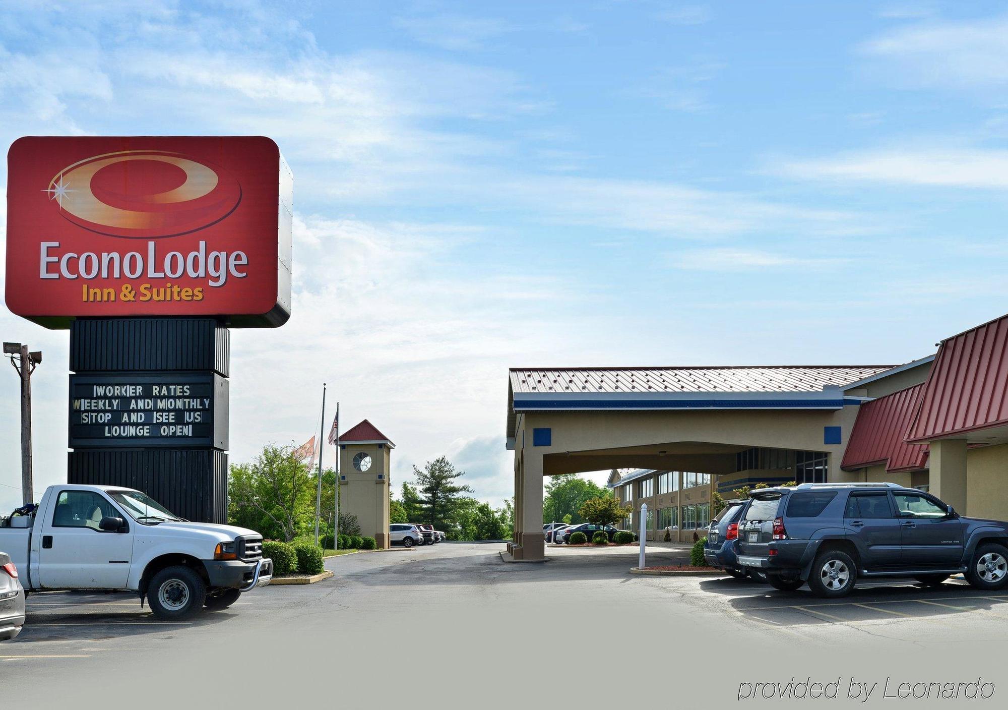 Econo Lodge Inn & Suites Triadelphia - Wheeling Exterior photo