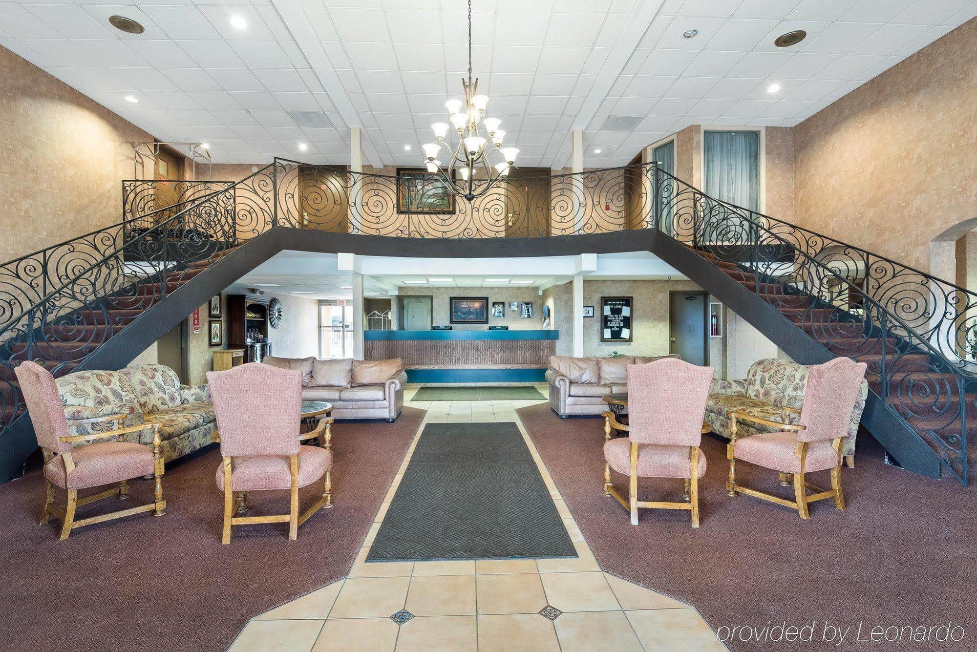 Econo Lodge Inn & Suites Triadelphia - Wheeling Exterior photo